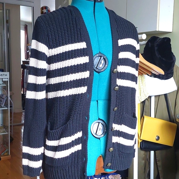 Forever21 warm sweater size S - Picture 2 of 3